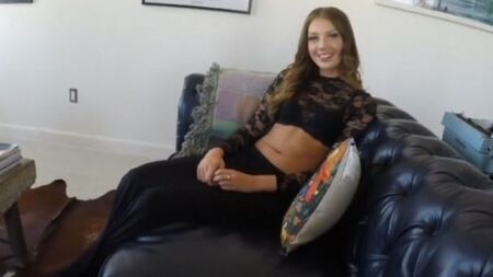 Страстная сучка жадно проглотила мужской камшот