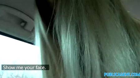 Молодая девушка приятно заработала денег