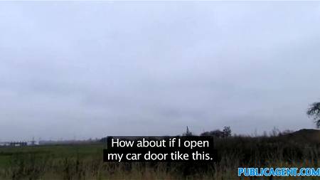 Паренек ебет в автомобиле молодую любительницу членов