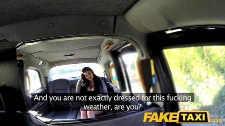 Грудастая сучка отдалась зрелому таксисту