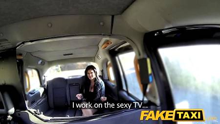 Грудастая сучка отдалась зрелому таксисту