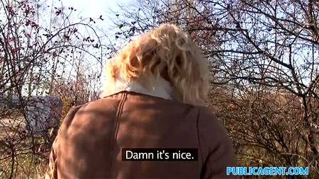 Пикапер отымел жопстую блонду на заднем сиденье