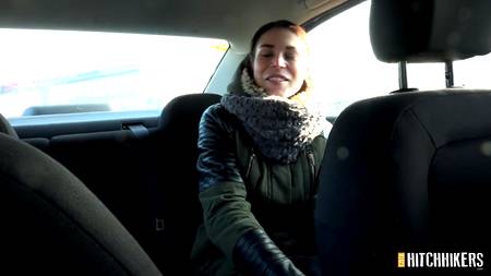 Ухажер умело запикапил сучку и горячо вдул на улице раком