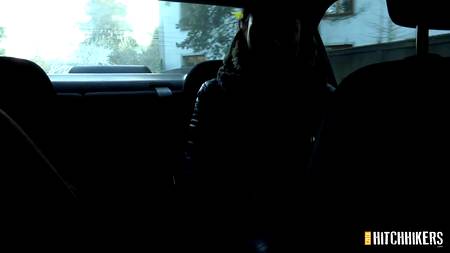 Ухажер умело запикапил сучку и горячо вдул на улице раком