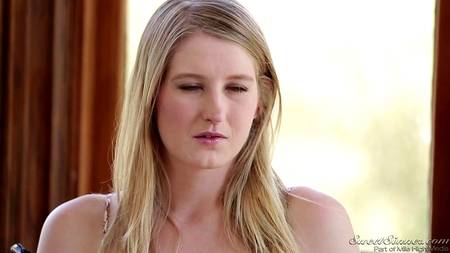 Аполлон оприходовал двух голодных нимфоманок и кончил им вротик