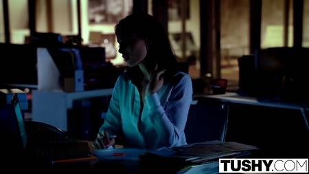 Роскошная жрица любви доводит клиентку до незабываемого оргазма