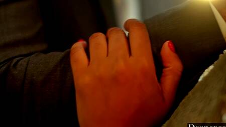 Бизнесмен трахает жаркую жену и любовницу мулатку