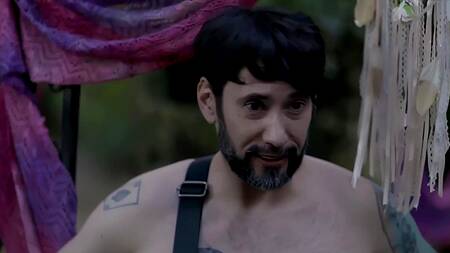 Синеволосая красотка жарко трахается со своим парнем