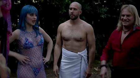 Синеволосая красотка жарко трахается со своим парнем