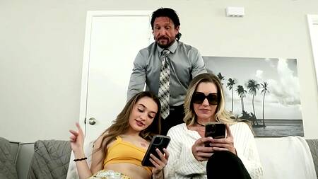 Жена после операции на глазах не видит что муж трахает падчерицу