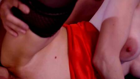 Жаркая жена в красном платье соблазняет на шикарный секс