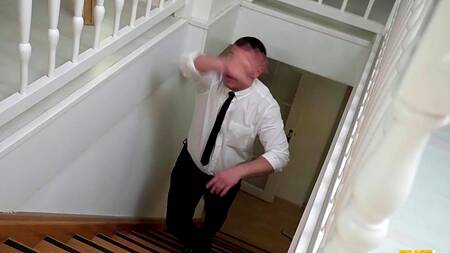 Рыжая ничего покупать не хочет, а вот сексом она бы занялась