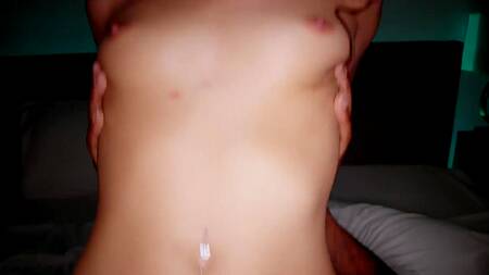 Худышка в красном платье впервые трахается с негром