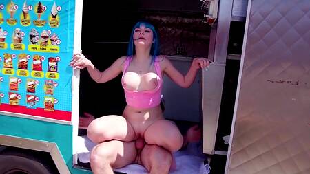 Перепробовала все виды мороженого и хуй мороженщика