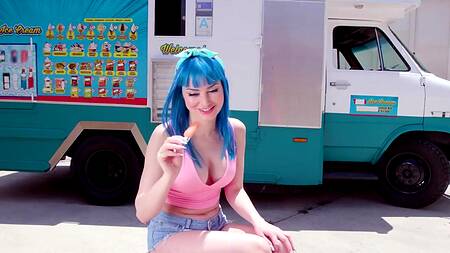 Перепробовала все виды мороженого и хуй мороженщика