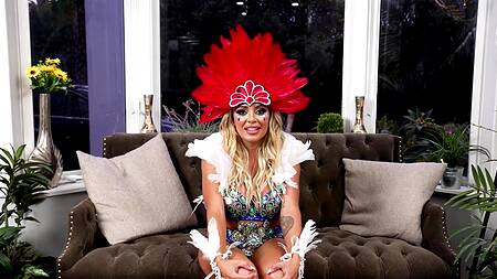 Жаркая латинка после карнавала спешит заняться сексом