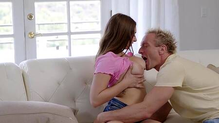 Пусть первым анальным любовником будет отчим