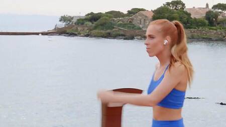 Утренняя пробежка и секс с чернокожим приятелем