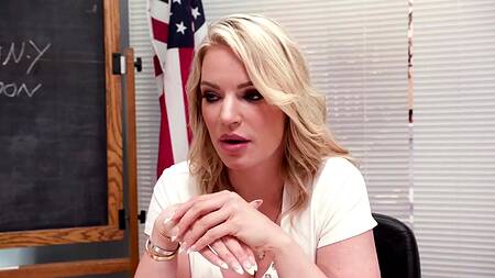 Это самый важный урок - учительница учит пару ебаться