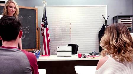 Это самый важный урок - учительница учит пару ебаться