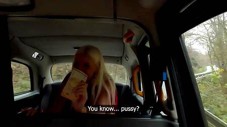 Какая удача - зрелая красотка готова трахнуться с таксистом