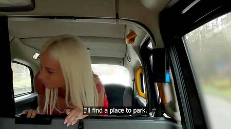 Какая удача - зрелая красотка готова трахнуться с таксистом