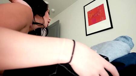 Помогает падчерице с подготовкой к экзамену и трахает её