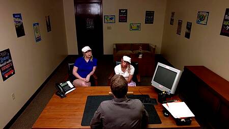 Игра в теннис не помогает сплотить коллектив так же, как секс