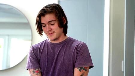 Горничная азиатка хочет секса с хозяйским сыном