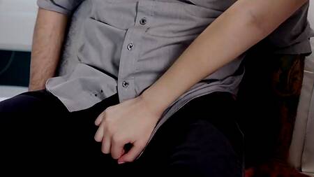 Мужик слишком зажат, ему нужно расслабиться и трахнул молодую красотку