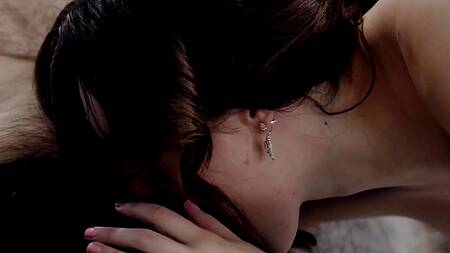 Мужик слишком зажат, ему нужно расслабиться и трахнул молодую красотку