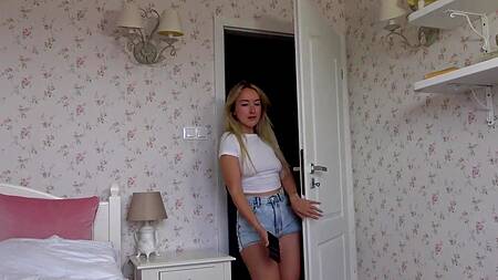 Случайно отправил фотку члена милой сводной сестре