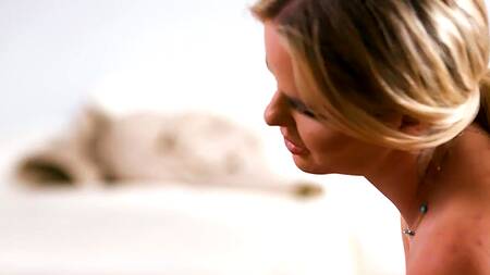 Жена захотела сделать мужу эротический массаж