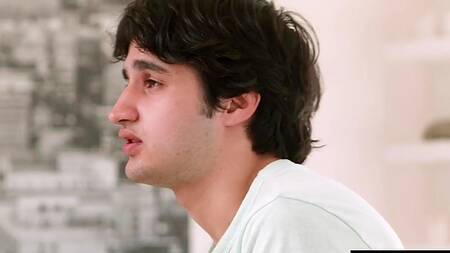 Лучшие друзья познают сексуальность, лаская гениталии друг друга