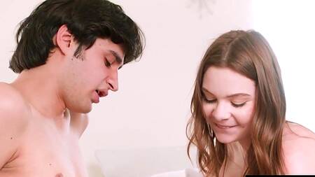 Лучшие друзья познают сексуальность, лаская гениталии друг друга