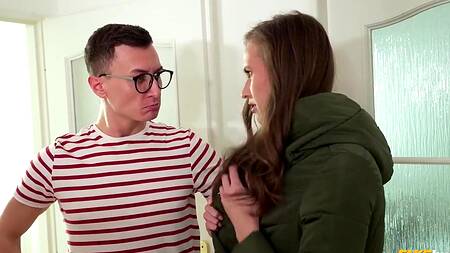 Студентка сдержала обещание и пришла к другу на секс