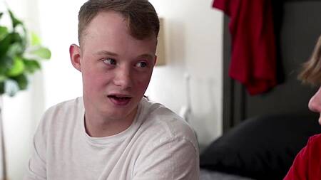 Загорелая мачеха соблазняет пасынка и его друга