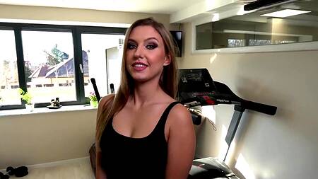 Она любит большие черные члены и это факт