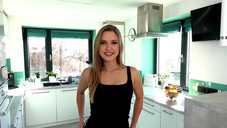 Она любит большие черные члены и это факт