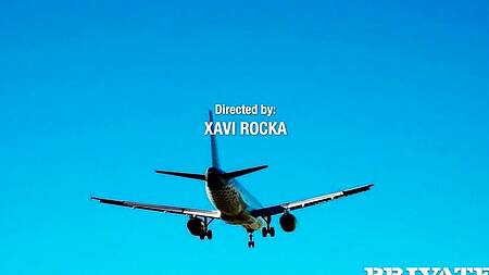 Телка жарко ебется в жопу, а подруга подсматривает