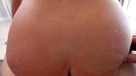 Шикарная милфа надела сексуальном белье и отдалась другу сына