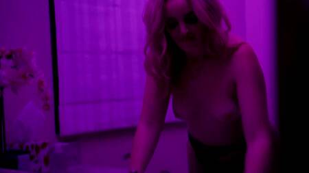 Зрелая проститутка трахается с постоянным клиентом