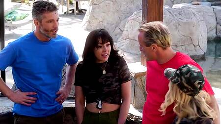 Милые подружки обмениваются отчимами и страстно ебутся