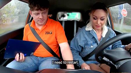 Зрелая красотка соблазняет инструктора, чтобы сдать на права