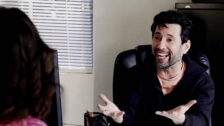 Красивая жена развлекается с молодым любовником