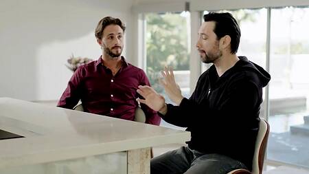 Красивая жена развлекается с молодым любовником