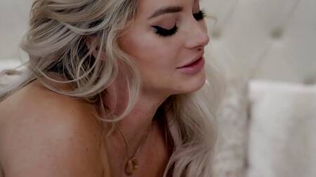 Красивая жена развлекается с молодым любовником