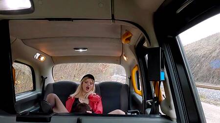 Шлюха ебется с таксистом не ради денег, а ради удовольствия