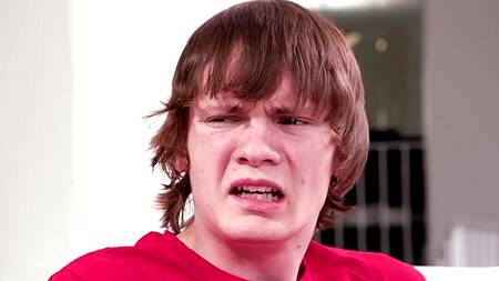 Учится делать куни на киске рыжей мачехи и трахает её в очко