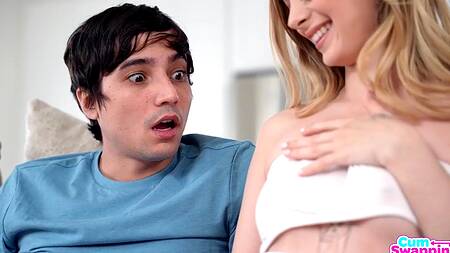 Милая подруга сводной сестры соблазняет на ЖМЖ